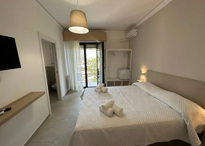 Mira Rooms